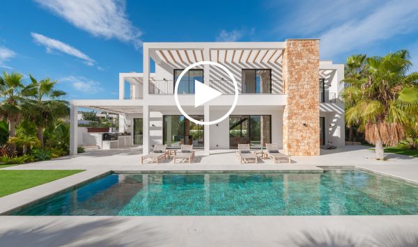 Video - Impresionante Villa Moderna de 4 Dormitorios en Sa Carroca: Lujo, Confort y Vistas Impresionantes