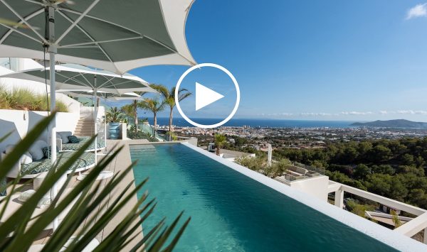 Neue Video - Zeitgenössische Luxusvilla mit Panoramablick auf das Meer und Dalt Vila in Cas Mut, Ibiza